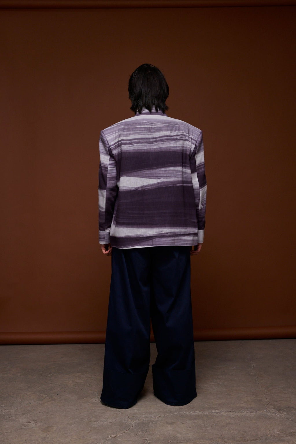 Chaqueta print gris y violeta